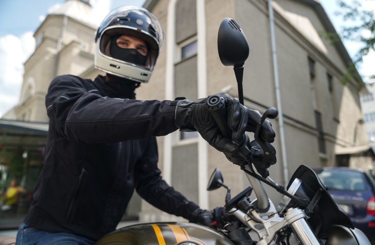 Выбираем мотоперчатки: от городских до эндуро