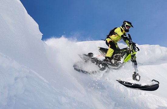 Между мотоциклом и горным снегоходом. Сноубайк в России